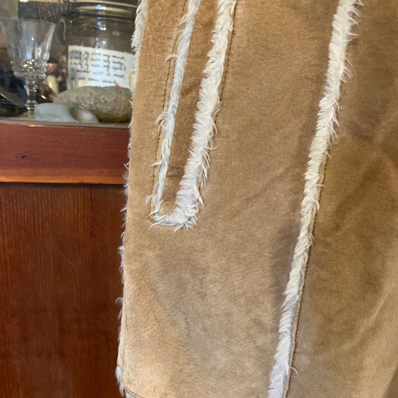 Leather and shearling vest - Picture 7 of 9